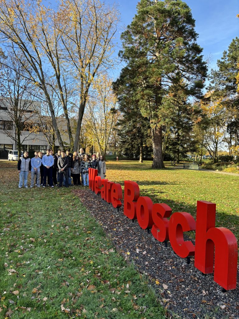 Im Rahmen der VBWL-GFS besuchte die Klasse WGWJ2 gemeinsam mit den Fachlehrkräften Frau Hauser und Herrn Mayer die Robert Bosch GmbH Werk Bühl.