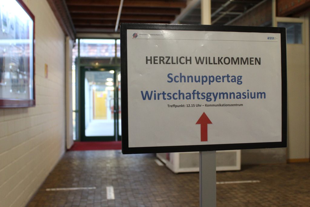 Wie soll es weitergehen nach der mittleren Reife? – Mit dieser Frage sind zur Zeit zahlreiche Schülerinnen und Schüler konfrontiert, wenn sie sich im letzten Schuljahr der Sekundarstufe I befinden. Die RSB lud deswegen die 10. Klassen der Realschule Baden-Baden zu einem Info-Nachmittag, auf dem Antworten gegeben wurden.