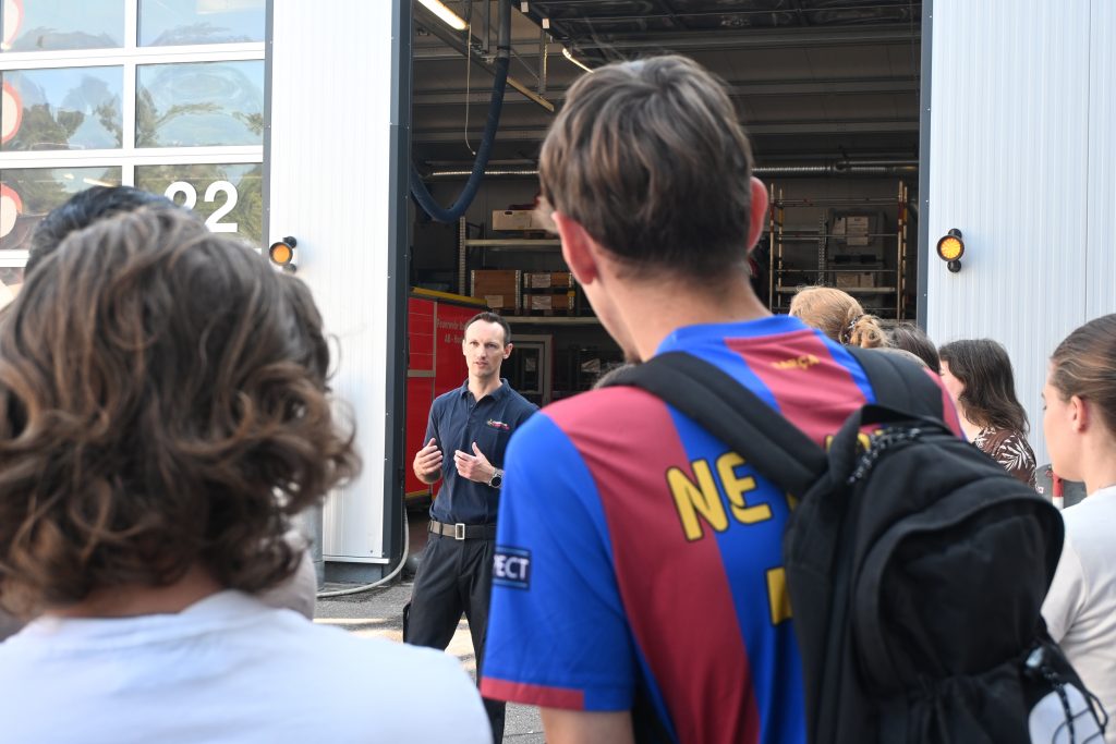Sicherheit gehört bei Veranstaltungen zum Handwerk. Unsere angehenden Veranstaltungskaufleute haben deshalb gemeinsam mit der Berufsfeuerwehr Baden-Baden einen praxisnahen Brandschutztag absolviert.